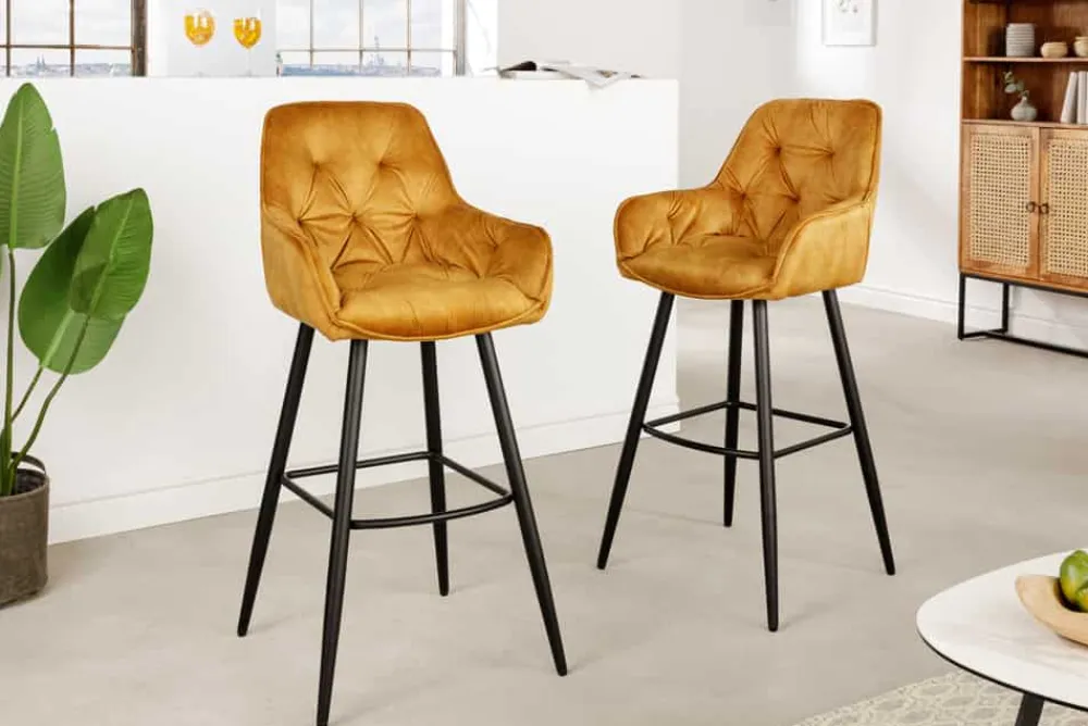 Riess-Ambiente Barhocker|Samt Möbel > Design Barhocker MILANO senfgelb Samt Barstuhl mit Lehne Metall schwarz