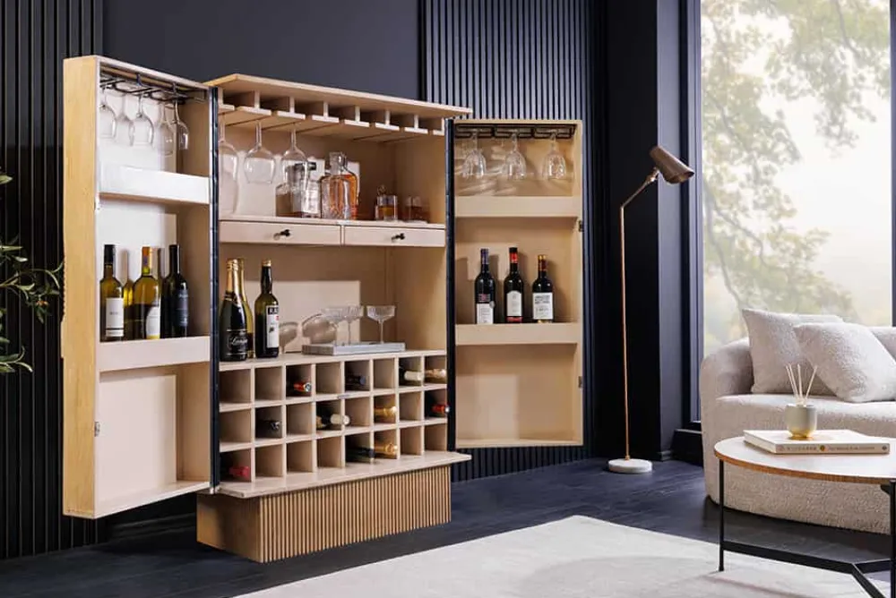Riess-Ambiente Mehr...|Massivholzschränke > Design Barschrank ART DECO 140cm weiß gekälkt Mangoholz 3D-Front