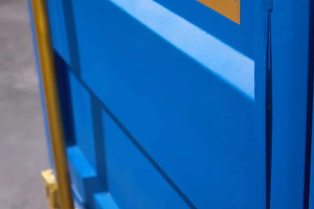 Riess-Ambiente Industrial Loft|Weinregale > Design Barschrank Container GLOBETROTTER 180cm blau Weinregal Upcycling