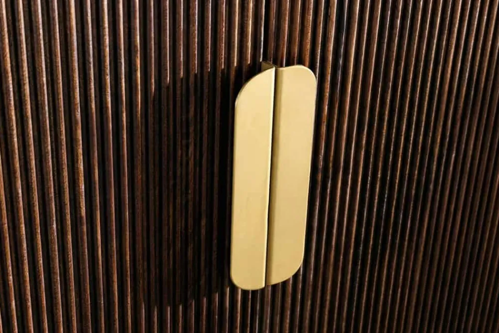 Riess-Ambiente Mehr...|Massivholzschränke > Design Sideboard GATSBY 170cm braun gold Mangoholz weiße Marmorplatte