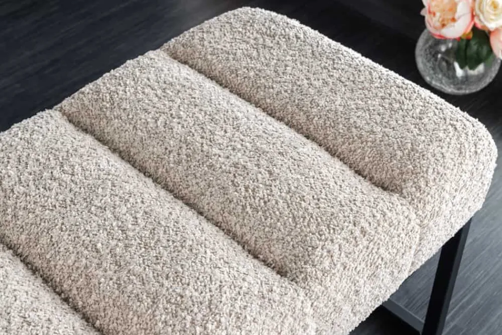 Riess-Ambiente Sitzbänke > Design Sitzbank PETIT BEAUTÉ 110cm champagner greige Bouclé schwarzes Metallgestell