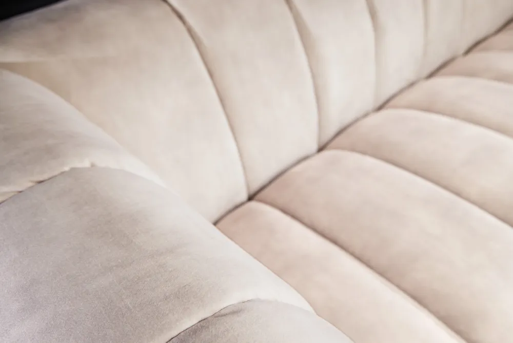 Riess-Ambiente Samt Möbel|Retro Möbel > Design 3-Sitzer Sofa NOBLESSE 225cm champagner beige Samt 3-Sitzer Federkern schwarze Metallfüße