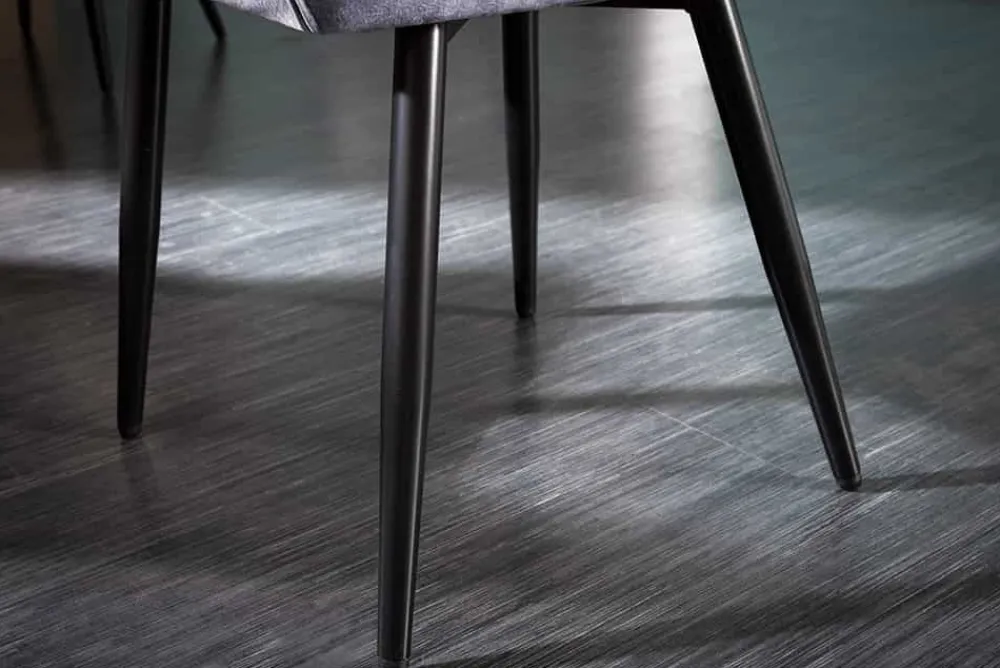 Riess-Ambiente Stühle|Samt Möbel > Design Stuhl MILANO grau Samt mit Armlehne Ziersteppung gepolstert schwarze Metallbeine