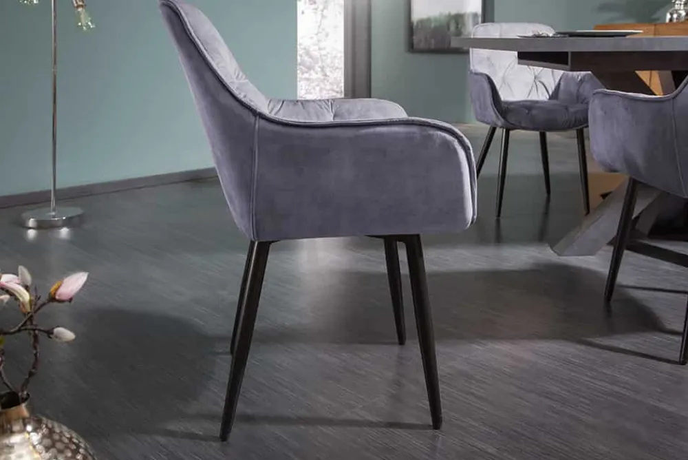 Riess-Ambiente Stühle|Samt Möbel > Design Stuhl MILANO grau Samt mit Armlehne Ziersteppung gepolstert schwarze Metallbeine