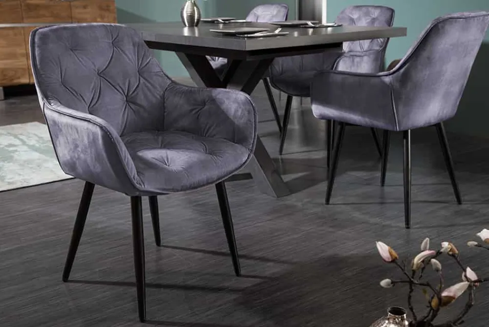 Riess-Ambiente Stühle|Samt Möbel > Design Stuhl MILANO grau Samt mit Armlehne Ziersteppung gepolstert schwarze Metallbeine