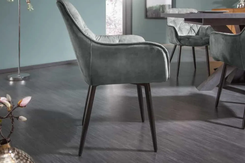 Riess-Ambiente Stühle|Samt Möbel > Design Stuhl MILANO grün Samt mit Armlehne Ziersteppung gepolstert schwarze Metallbeine