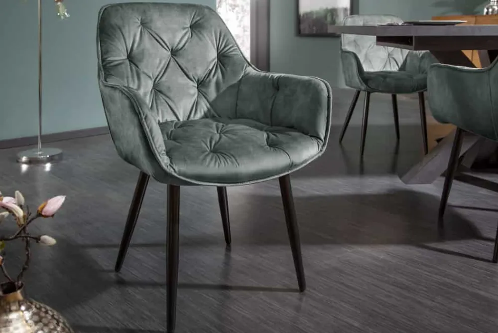 Riess-Ambiente Stühle|Samt Möbel > Design Stuhl MILANO grün Samt mit Armlehne Ziersteppung gepolstert schwarze Metallbeine