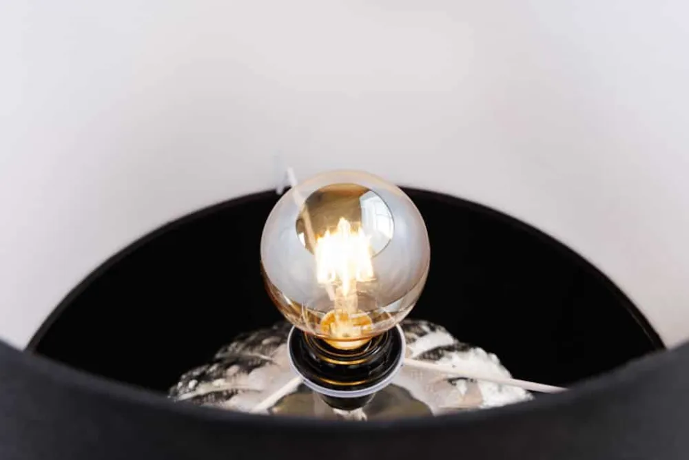 Riess-Ambiente Tischlampen > Design Tischlampe ABSTRACT 50cm silber schwarz Metall Stoffschirm handmade