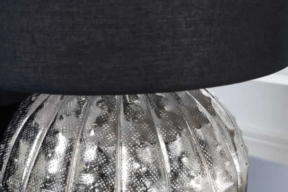 Riess-Ambiente Tischlampen > Design Tischlampe ABSTRACT 50cm silber schwarz Metall Stoffschirm handmade