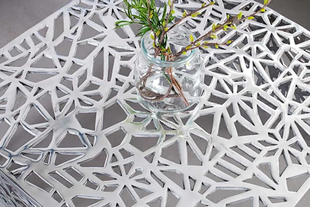 Riess-Ambiente Couchtische & Truhen > Handgearbeiteter Couchtisch ABSTRACT 60cm Alu silberfarbig im Gap Design