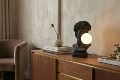 Riess-Ambiente Tischlampen > Handgefertigte Tischlampe DAVID 30cm schwarz Büste mit weißer Lampenkugel