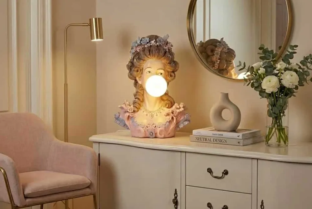 Riess-Ambiente Tischlampen > Handgefertigte Tischlampe LADY 60cm mehrfarbig Büste mit Lampenkugel