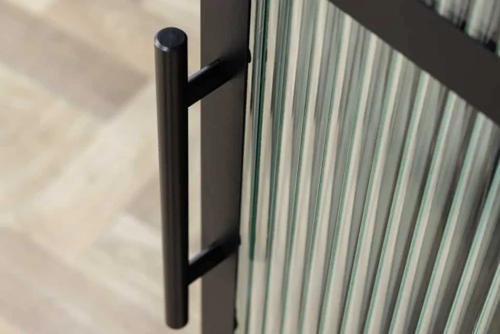 Riess-Ambiente Vitrinen|Industrial Loft > Industrial Vitrine DURA STEEL 80cm schwarz Metall Riffelglas