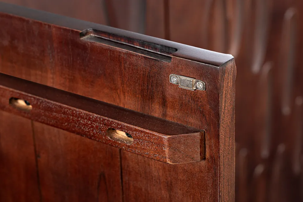 Riess-Ambiente Retro Möbel|Sideboards & Kommoden > Massives Sideboard DUNE 175cm walnuss-braun Akazienholz 3D-Design schwarz Metall