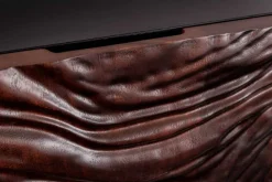 Riess-Ambiente Retro Möbel|Sideboards & Kommoden > Massives Sideboard FLUID 175cm walnuss-braun Akazienholz 3D-Design schwarzer Sockelfuß