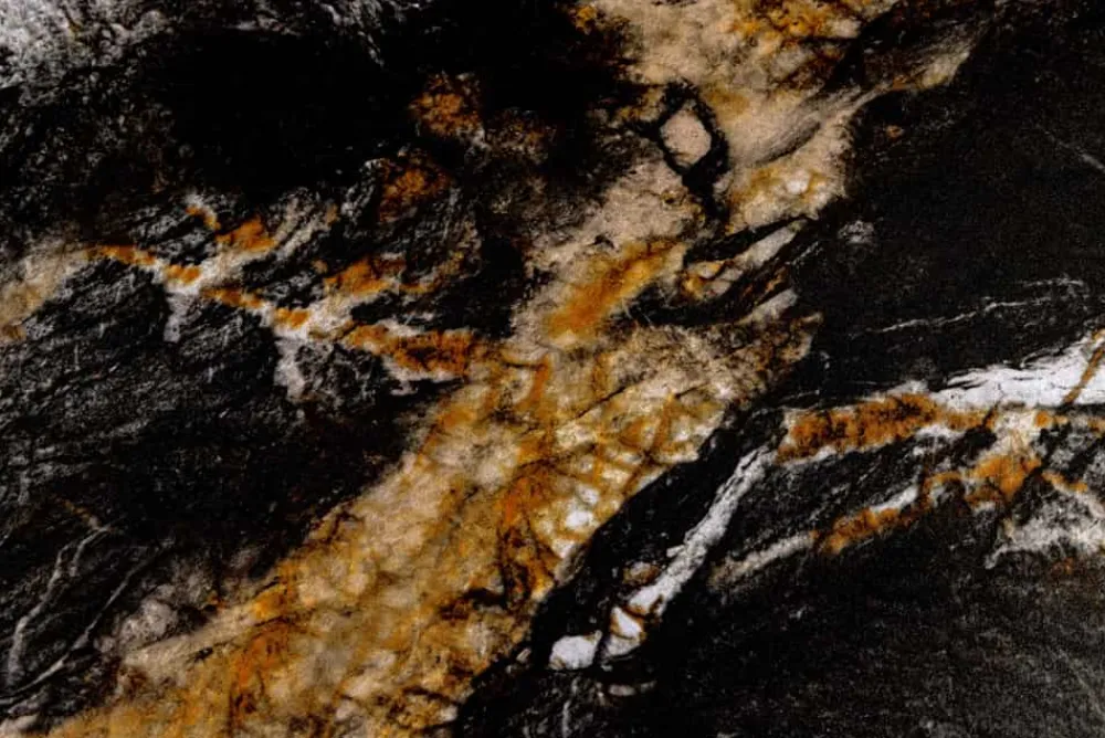 Riess-Ambiente Esstische > Moderner Esstisch GALAXIE 160cm Aurora Oro schwarz gold sand Keramik