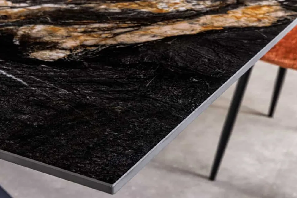 Riess-Ambiente Esstische > Moderner Esstisch GALAXIE 160cm Aurora Oro schwarz gold sand Keramik