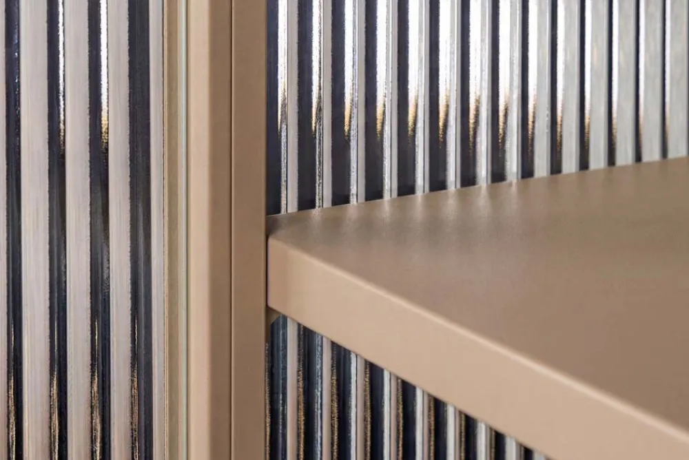 Riess-Ambiente Vitrinen|Sideboards & Kommoden > Modernes Sideboard AMSTERDAM 105cm greige gold Riffelglas Metall Vitrine Schrank
