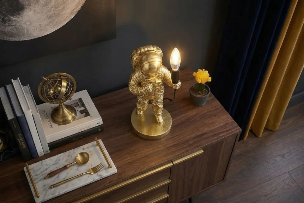 Riess-Ambiente Goldene Möbel|Tischlampen > Moderne Tischlampe ASTRONAUT 40cm gold Skulptur handmade