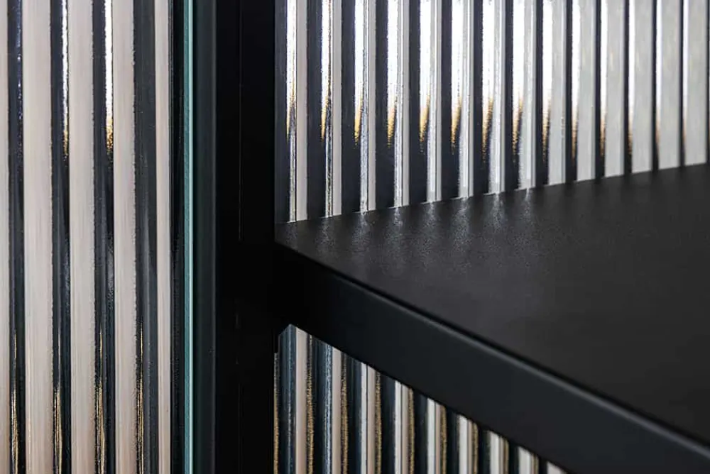 Riess-Ambiente Vitrinen|Highboards > Moderne Vitrine AMSTERDAM 160cm schwarz gold Riffelglas Metall Highboard Schrank