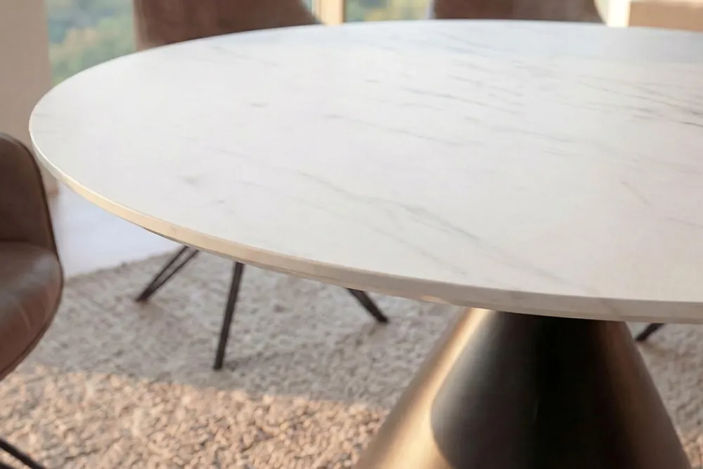 Riess-Ambiente Esstische > Runder Esstisch SIGNATURE 135cm weiß Marmor Keramik schwarzes Metallgestell Säulenfuß