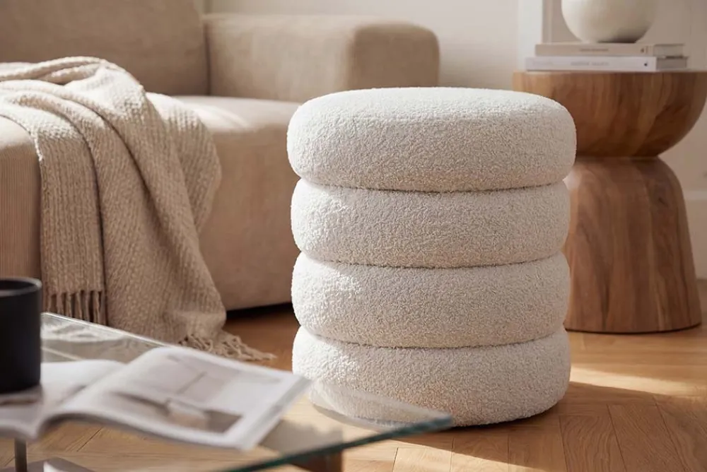 Riess-Ambiente Skandinavisch|Sitzhocker > Runder Polsterhocker VOGUE 40cm weiß Bouclé mit Stauraum