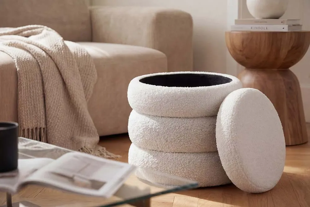 Riess-Ambiente Skandinavisch|Sitzhocker > Runder Polsterhocker VOGUE 40cm weiß Bouclé mit Stauraum