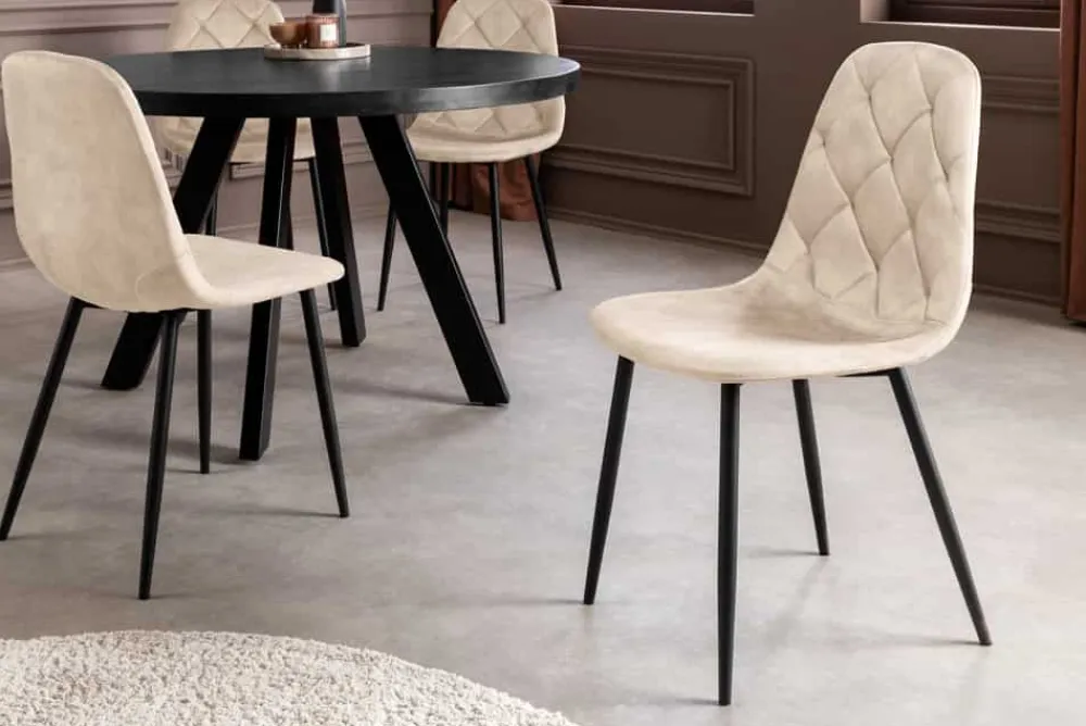 Riess-Ambiente Stühle > Stilvoller Stuhl GLAMM champagner beige Samt mit Rauten-Steppung schwarz Metall